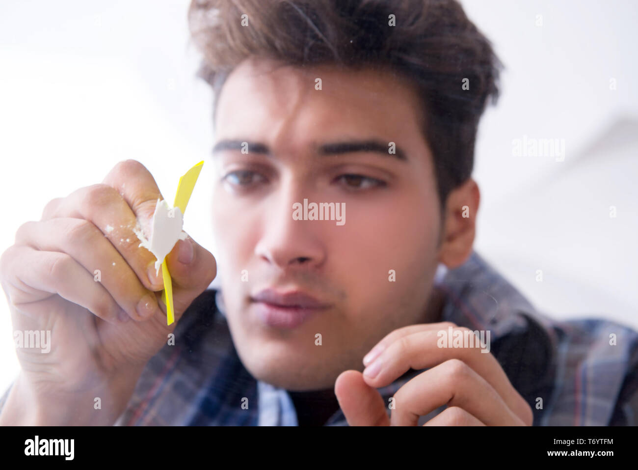 Cocaine sniffing business hi-res stock photography and images - Alamy
