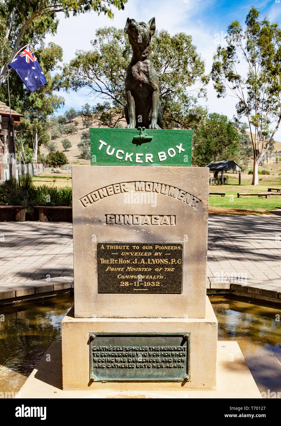 The Dog on the Tucker Box monument near Gundagai in New South Wales, Australia Stock Photo