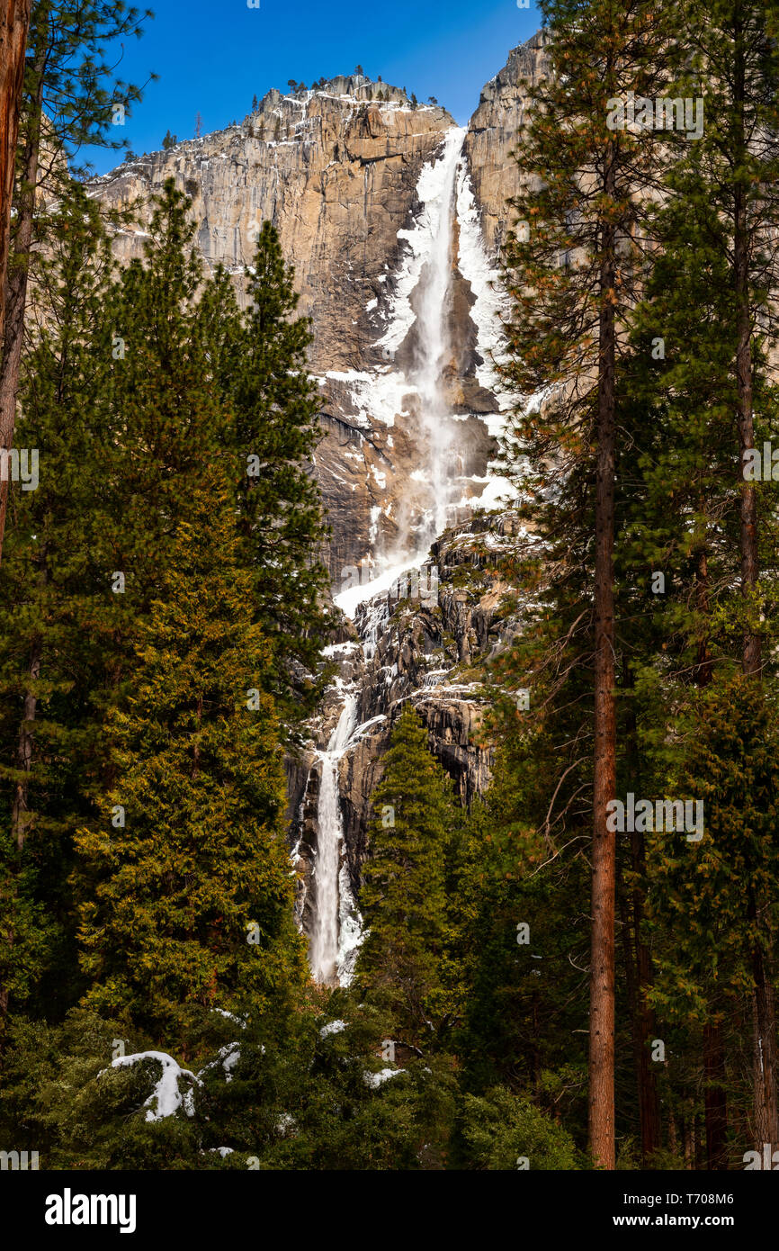 Winter Waterfall Yosemite Frozen High Resolution Stock Photography And Images Alamy