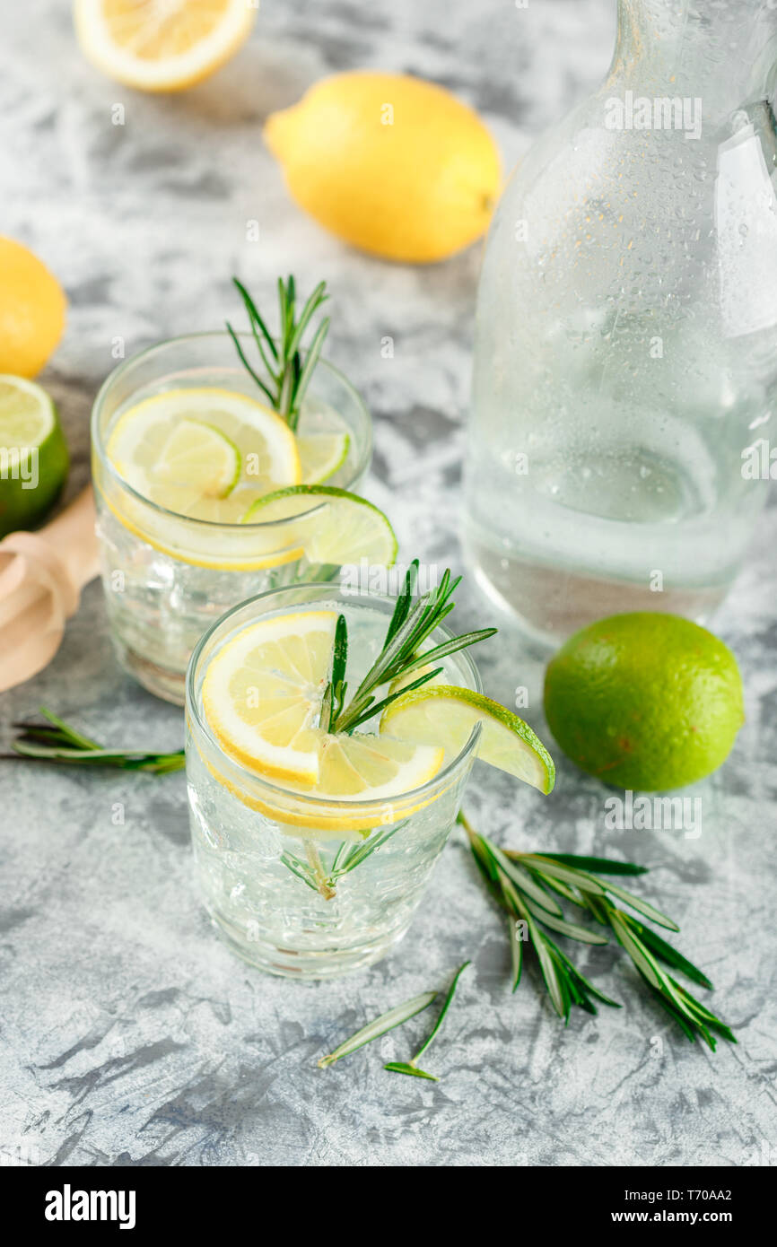 Cooling alcoholic or nonalcoholic cocktail with lemon Stock Photo Alamy