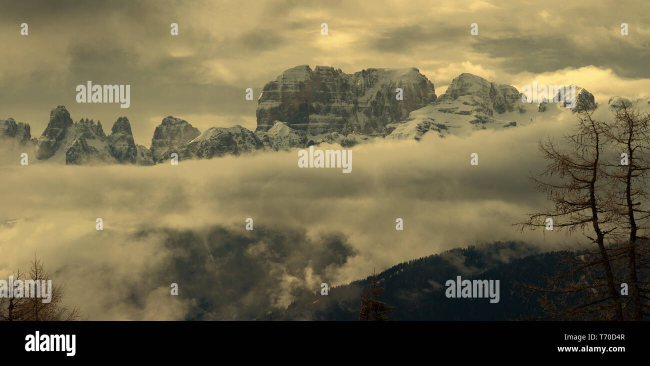 Snow capped peak beautiful sun hi-res stock photography and images - Alamy