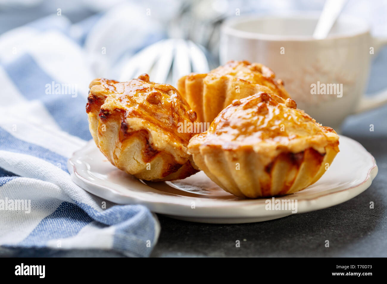 Traditional british mince pies hi-res stock photography and images - Alamy