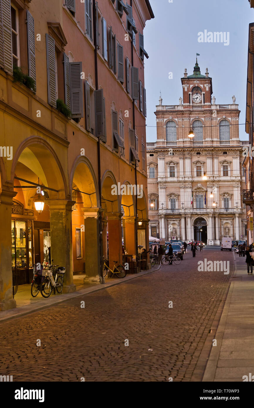 Modena: scorcio di via Farini. Sullo sfondo, la facciata di Palazzo Ducale (sede dell'Accademia militare) in piazza Roma.  [ENG] Modena: partial view  Stock Photo