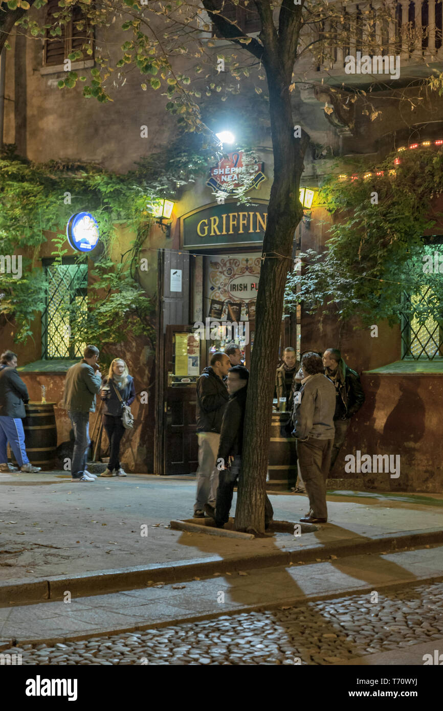Modena: scrocio serale del Pub Griffin's.  [ENG] Modena: night partial view of Griffin's Pub. Stock Photo