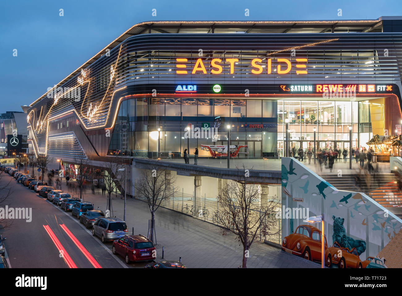 East Side Mall,  new shopping mall in Friedrichshain, Berlin | East side Mall,  neues Einkaufszentrum in Friedrichshain, Berlin Stock Photo