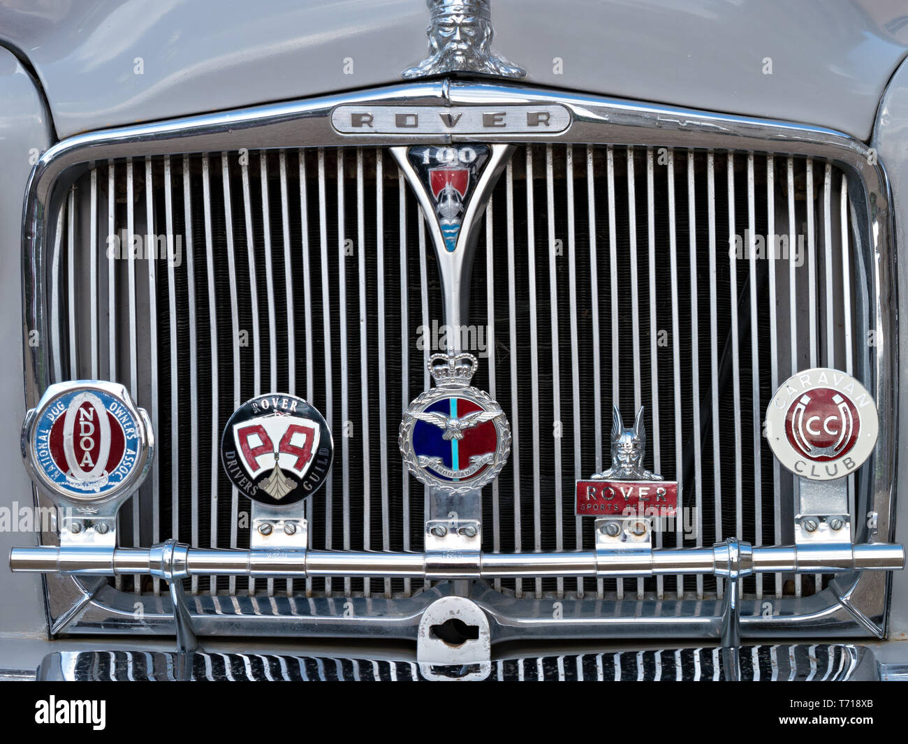 Rover P4 100 Classic Vintage Car showing detail of front radiator grille and club badges, England, UK Stock Photo