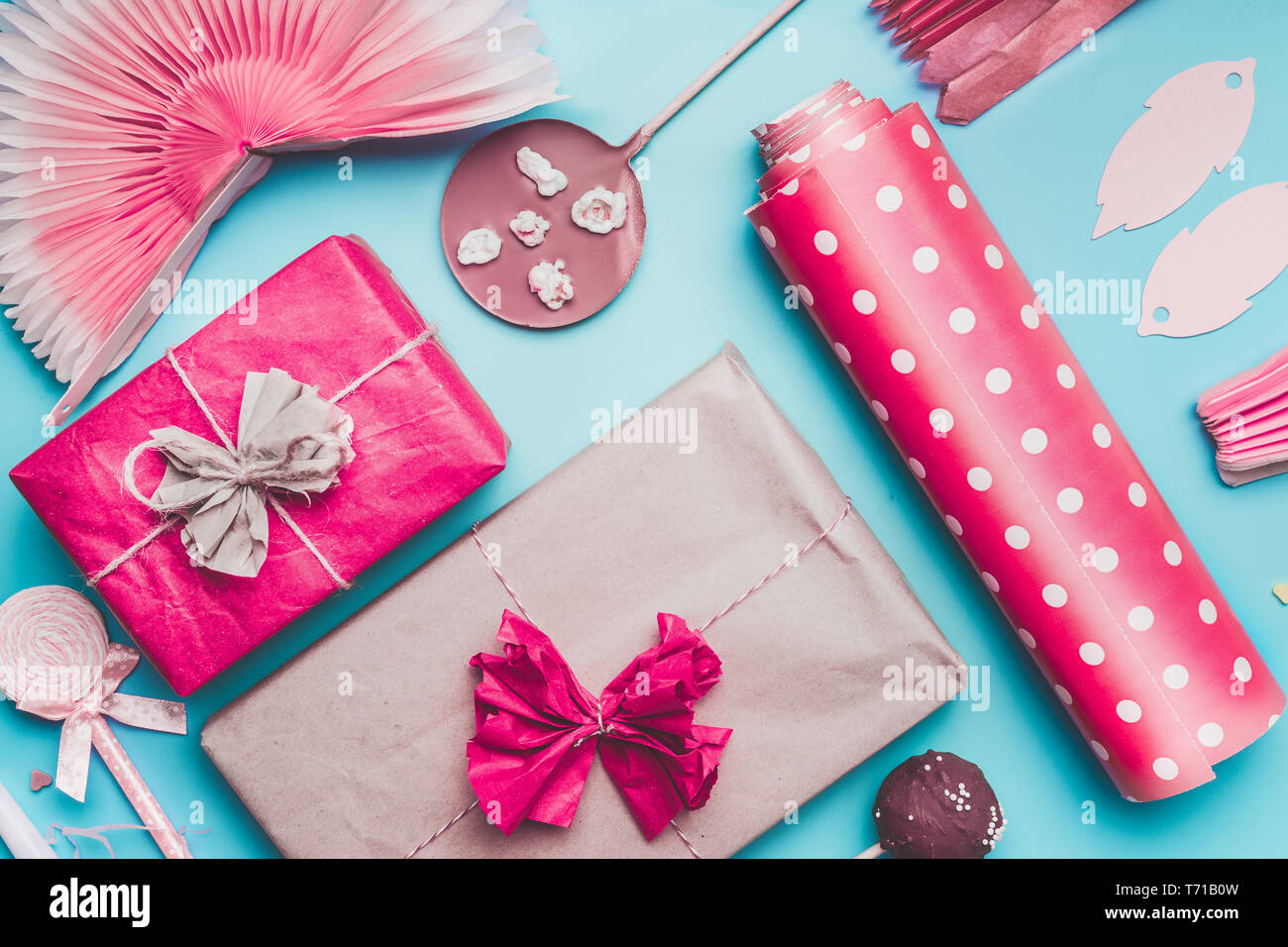 Gift wrapping paper hi-res stock photography and images - Alamy