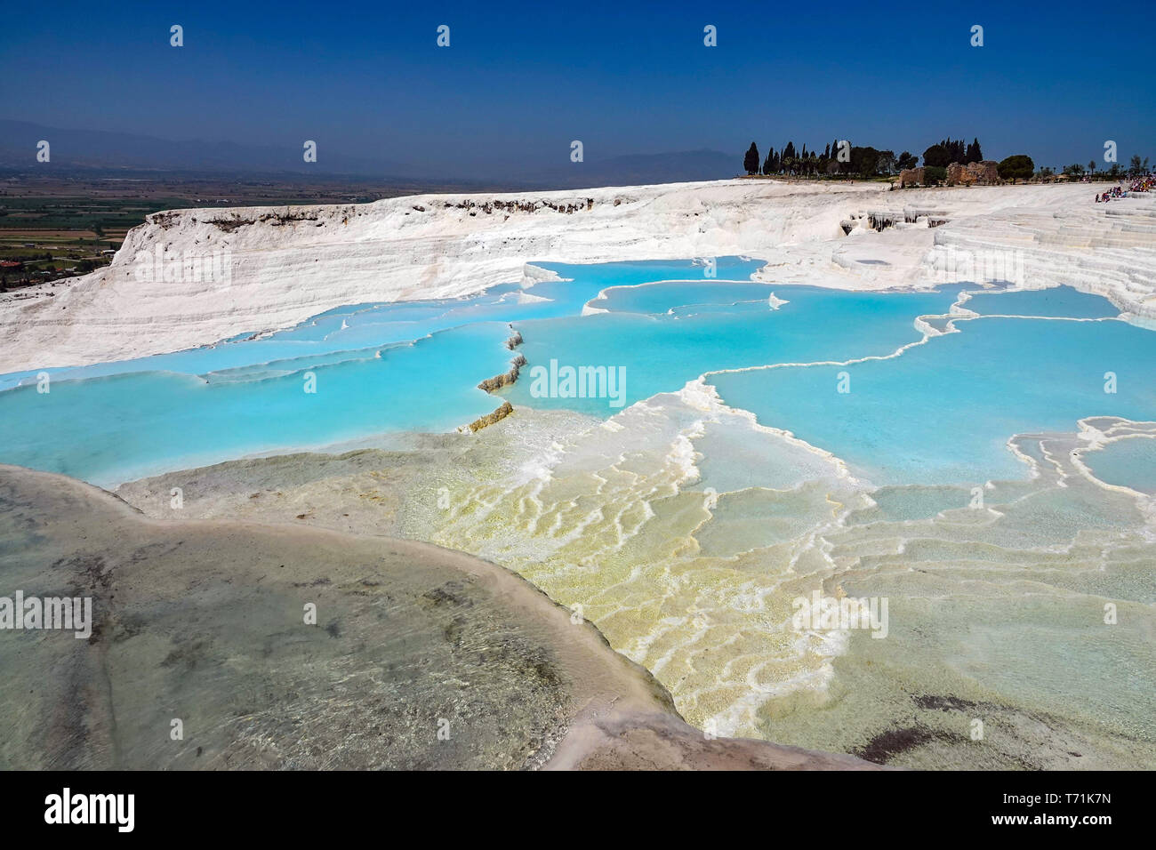 tourists-at-pamukkale-hot-springs-and-travertine-pools-unesco-world
