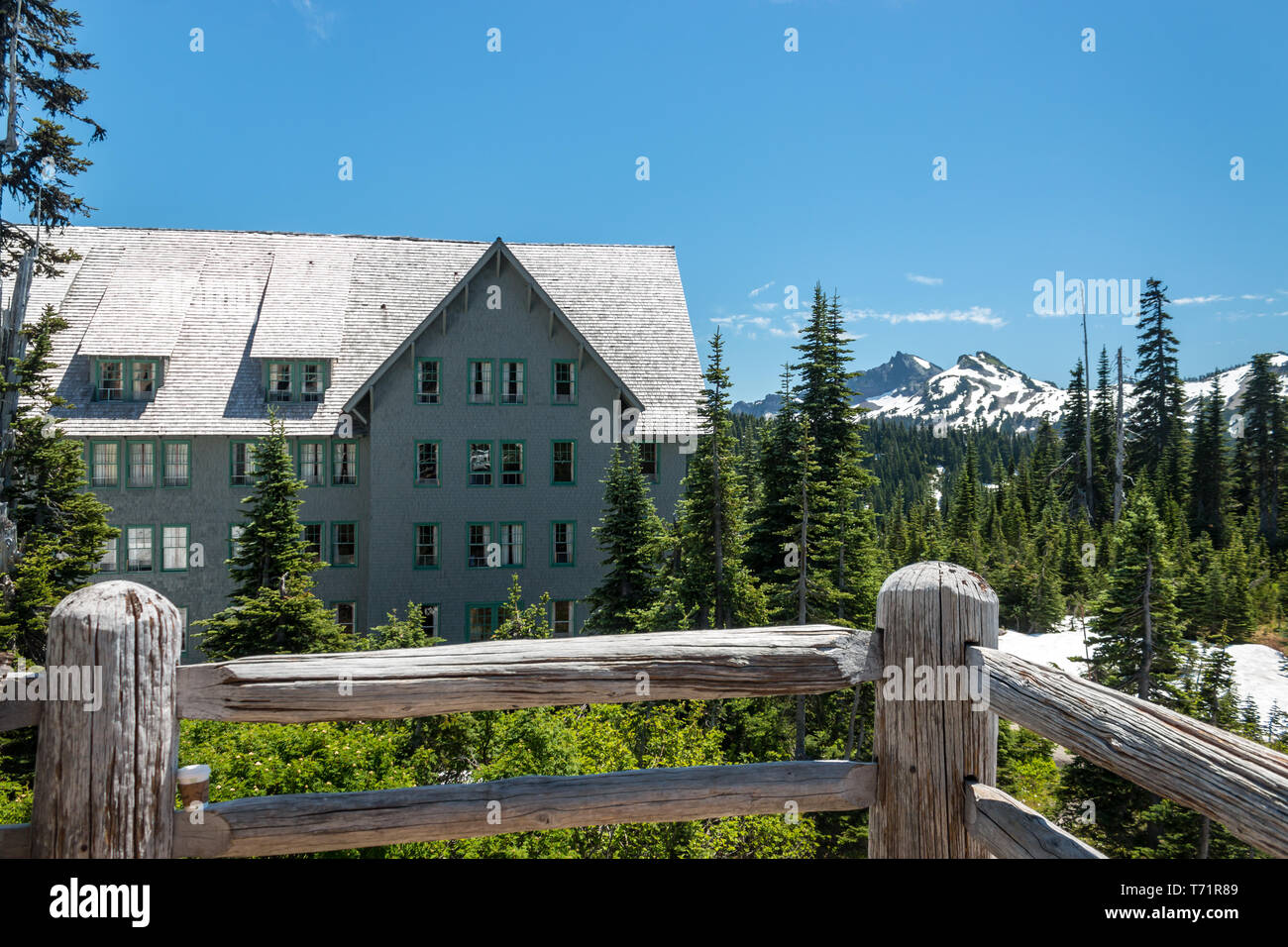 The View Of Paradise Inn At Mt Rainier National Park On A Bright Summer Day Stock Photo Alamy