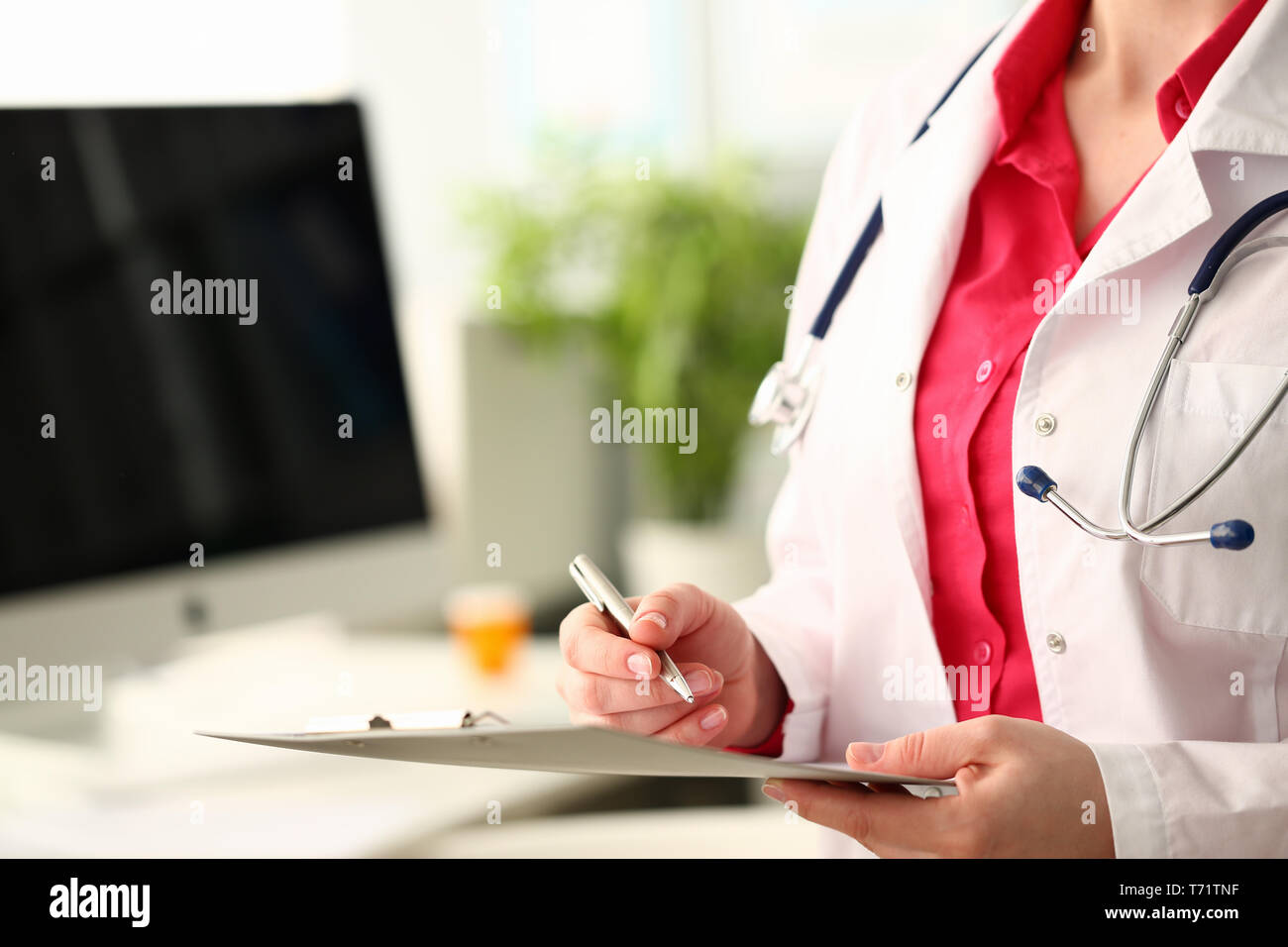 Close up doctor clipboard pen hi-res stock photography and images - Alamy