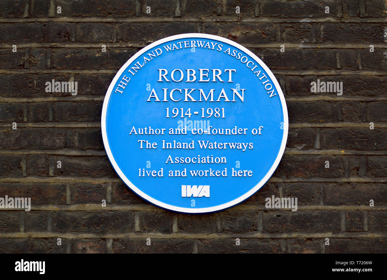 London, England, UK. Commemorative Blue Plaque: Robert Aickman (1914-1981) author and co-founder of The Inland Waterways Association, lived and worked Stock Photo