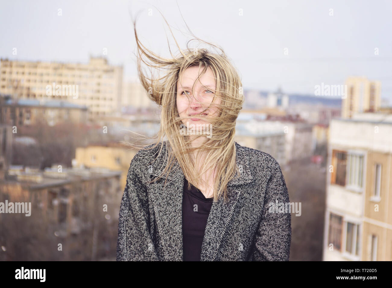 Wind gust woman hi-res stock photography and images - Alamy