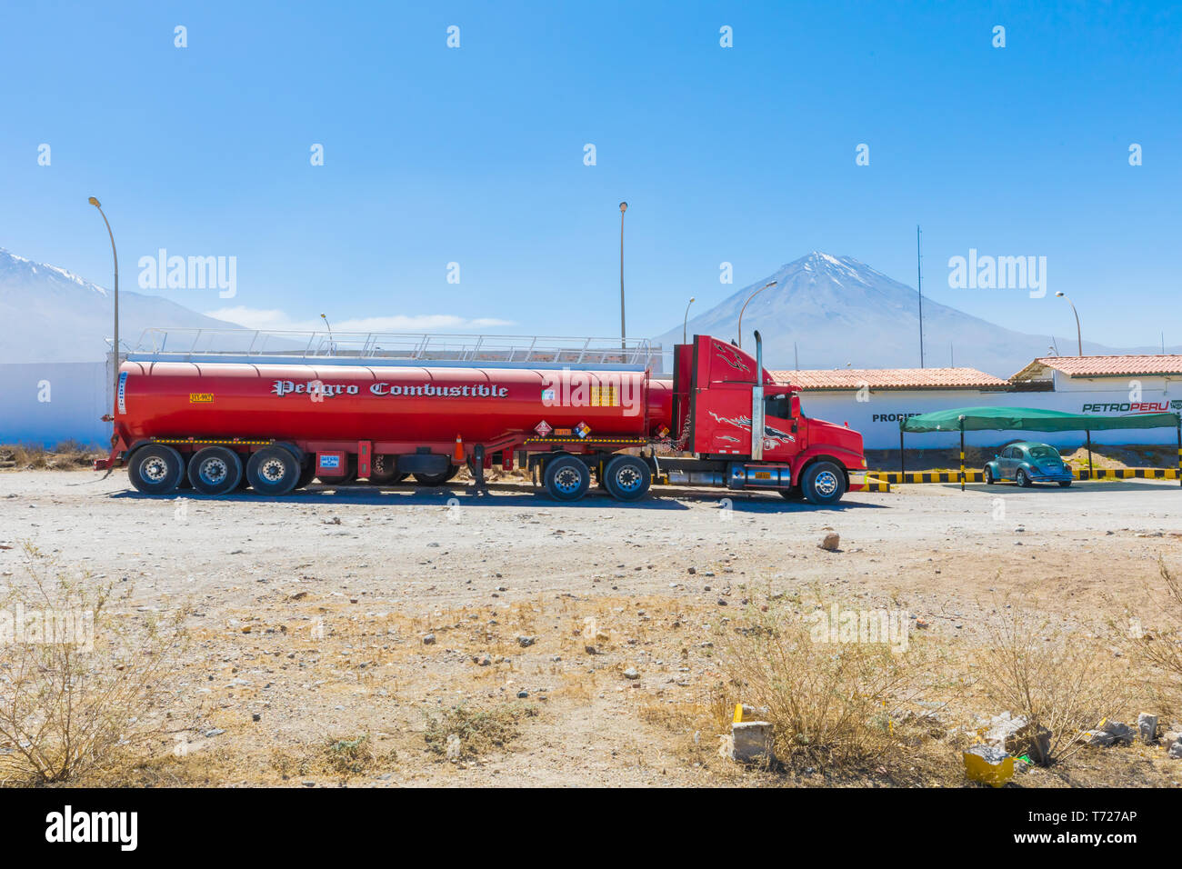 Fuel truck airport hi-res stock photography and images - Alamy