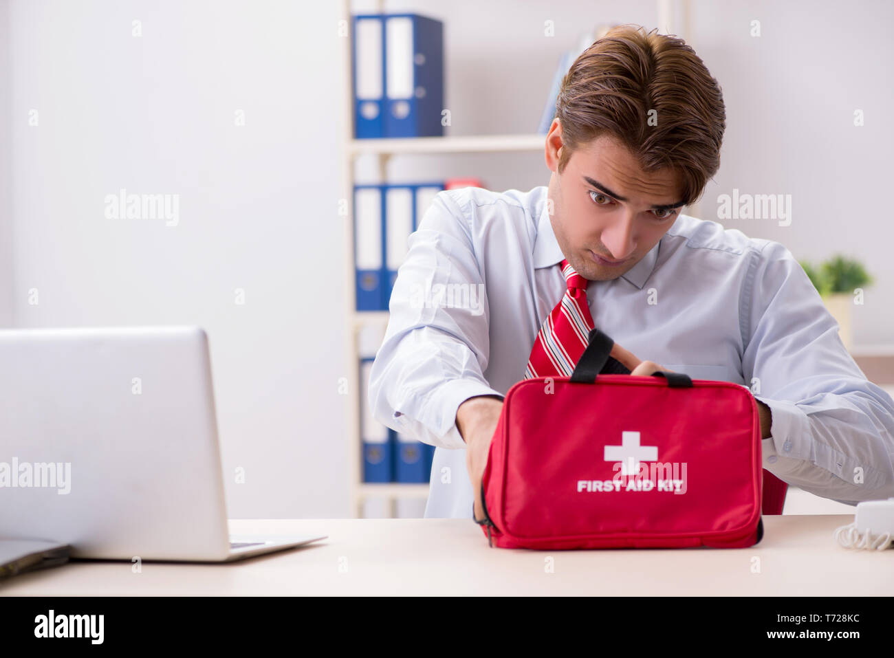 Man first aid kit hi-res stock photography and images - Alamy