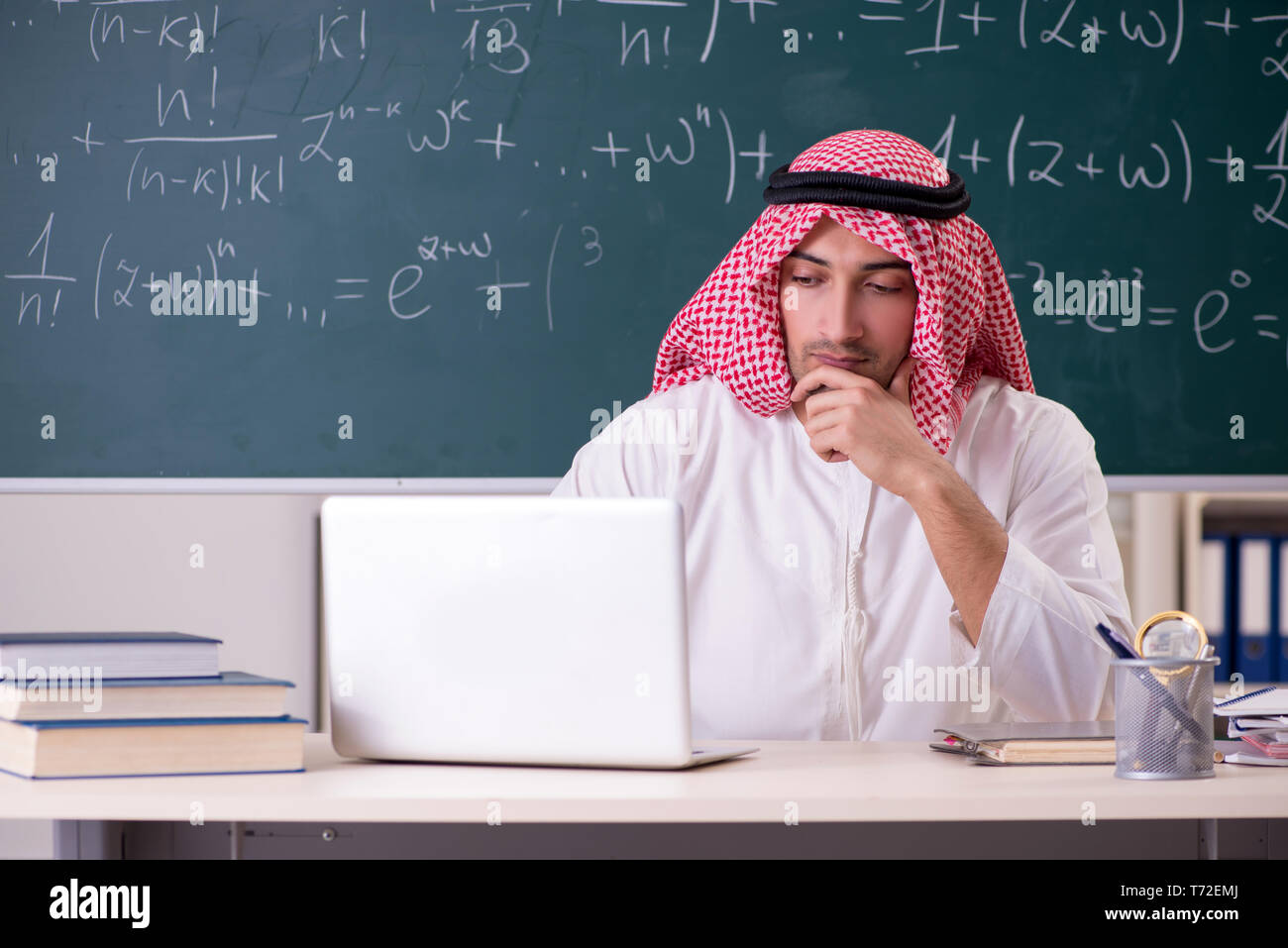 Arabic Tutor Online High Resolution Stock Photography And Images Alamy