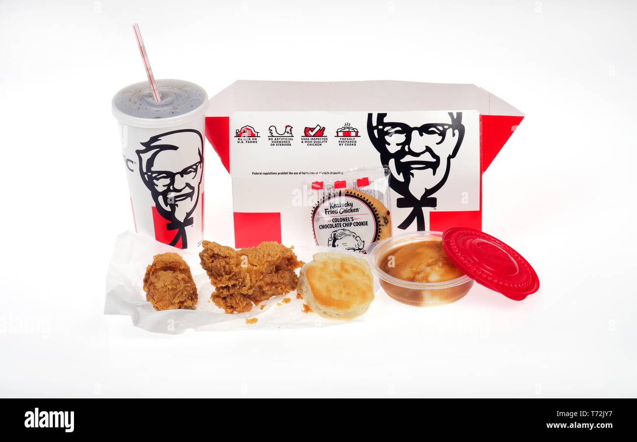 Kentucky Fried Chicken, KFC, box meal $5 Fill Up with a crispy fried chicken thigh and drumstick, mashed potatoes with gravy, biscuit, cookie & drink Stock Photo