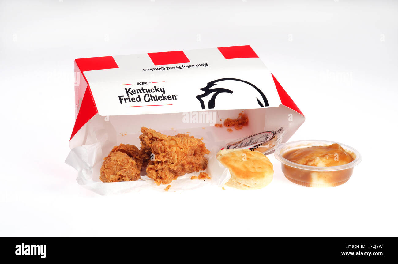 Kentucky Fried Chicken, KFC, box meal $5 Fill Up with a crispy fried chicken thigh and drumstick, mashed potatoes with gravy, biscuit, cookie Stock Photo
