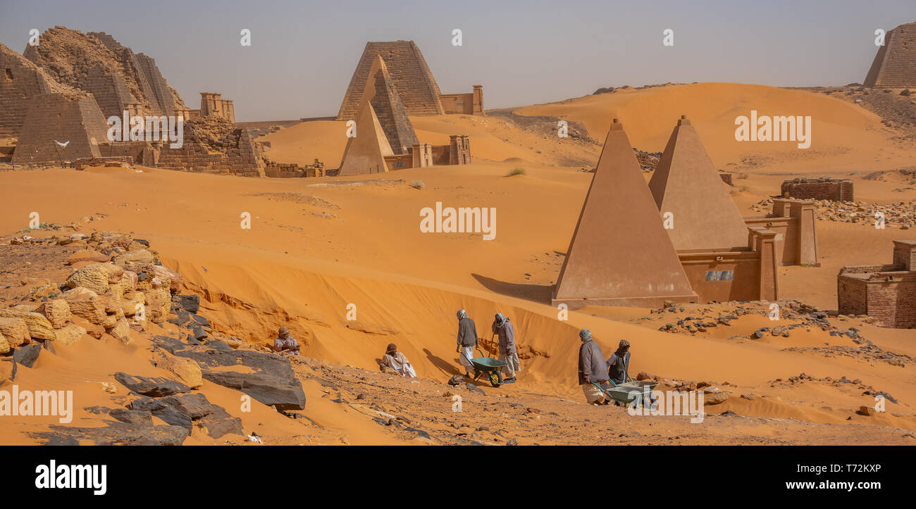 Meroe, Sudan, February 11., 2019: Local excavation assistants with wheelbarrows during the excavations of Meroe Stock Photo