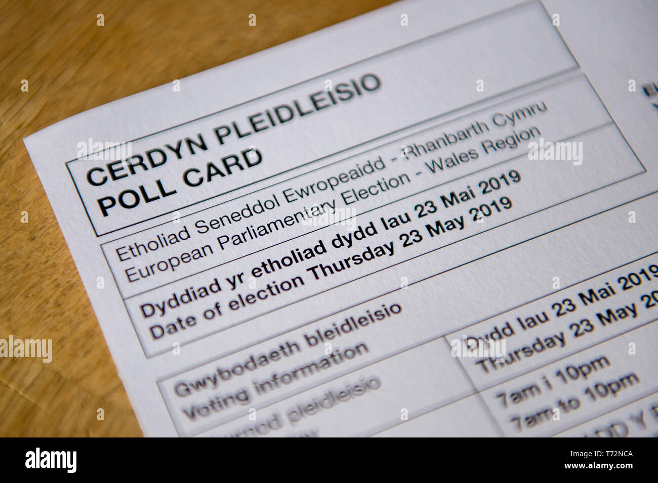 Welsh and English language polling card for the European parliamentary elections Stock Photo