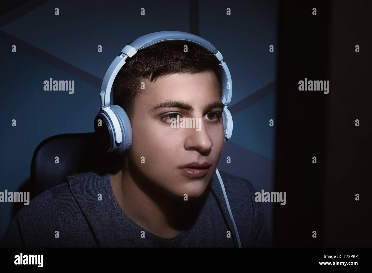 Young Man Playing Video Games At Home In Darkness Stock Photo Alamy young-man-playing-video-games-at-home-in-darkness-stock-photo-alamy