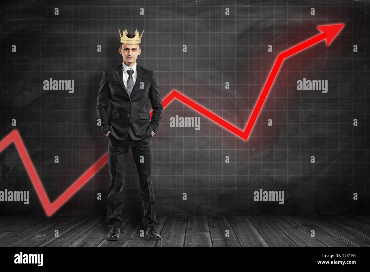 Arrow crown hi-res stock photography and images - Alamy