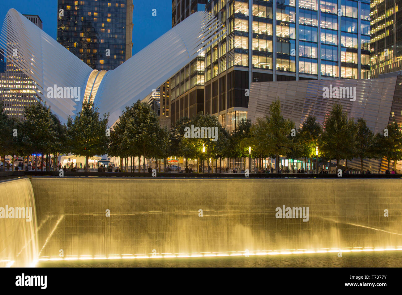 OCULUS (©SANTIAGO CALATRAVA 2018) WESTFIELD WORLD TRADE CENTER PATH TRANSPORTATION HUB NORTH REFLECTING POOL DOWNTOWN MANHATTAN NEW YORK CITY USA Stock Photo