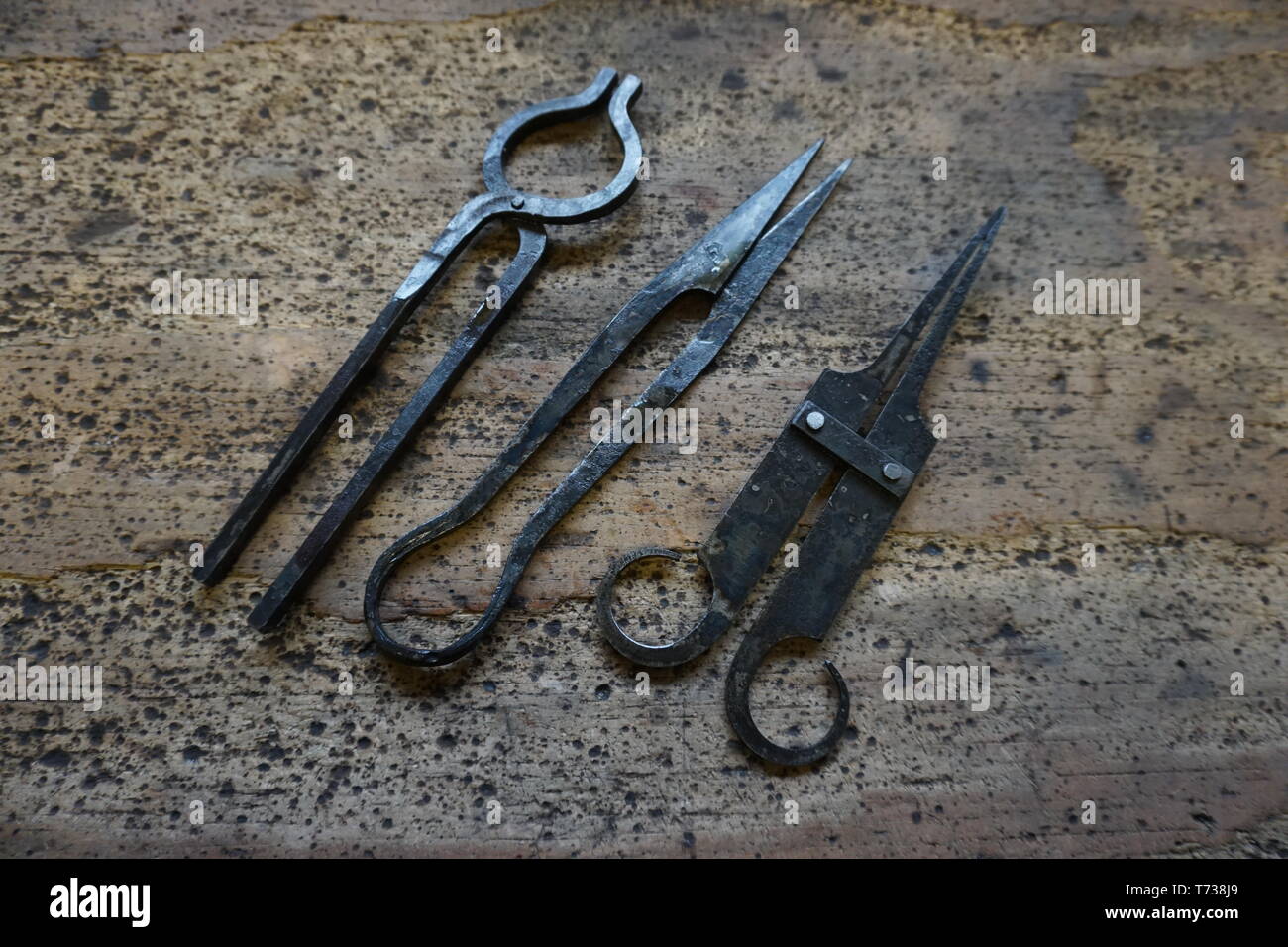 medieval surgeons tools and instruments, reconstructed by daegrad tools
