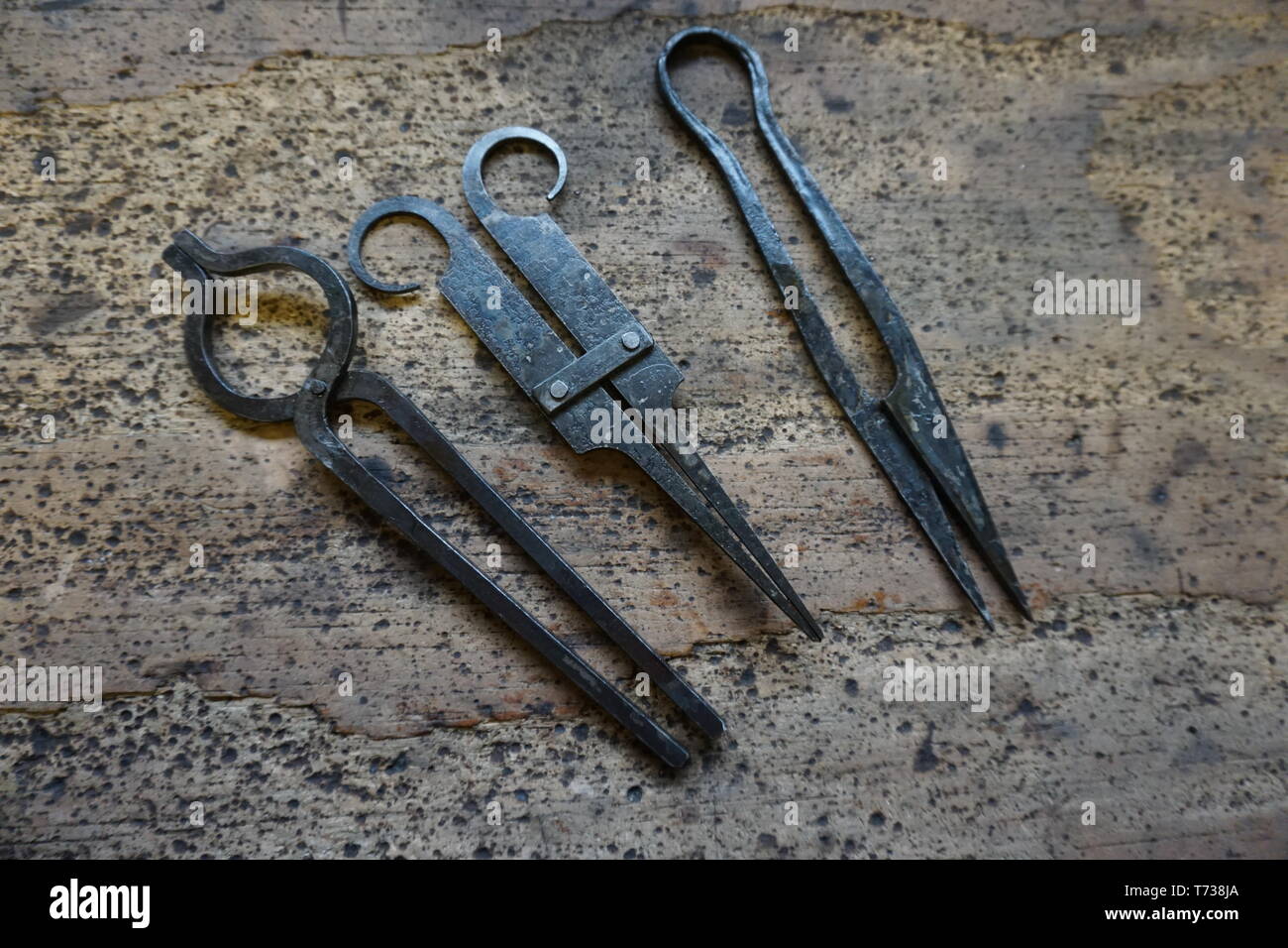 medieval surgeons tools and instruments, reconstructed by daegrad tools