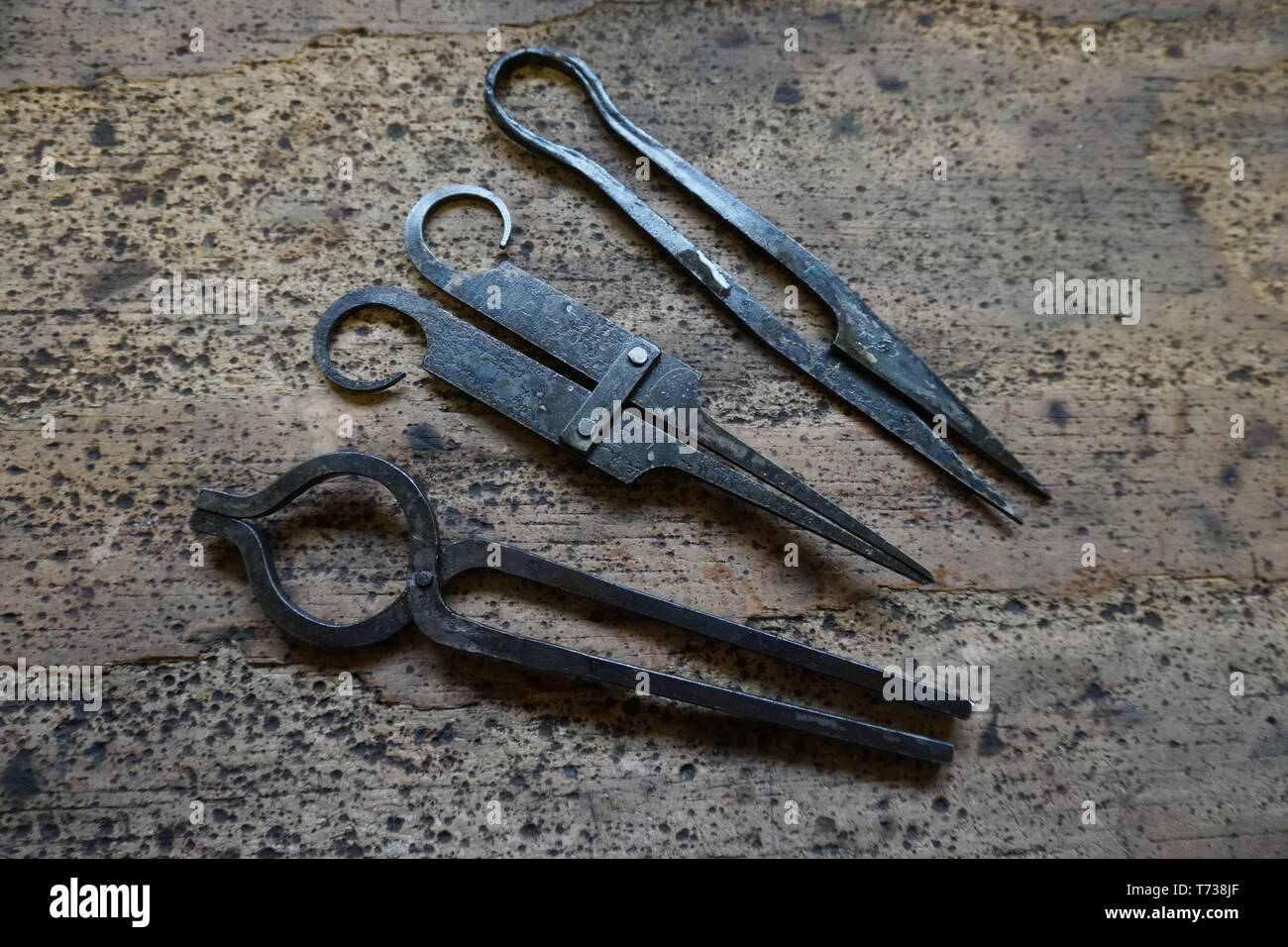 medieval surgeons tools and instruments, reconstructed by daegrad tools