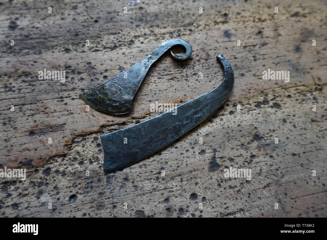 Roman Razor Soldiers at toilet hi-res stock photography and images - Alamy