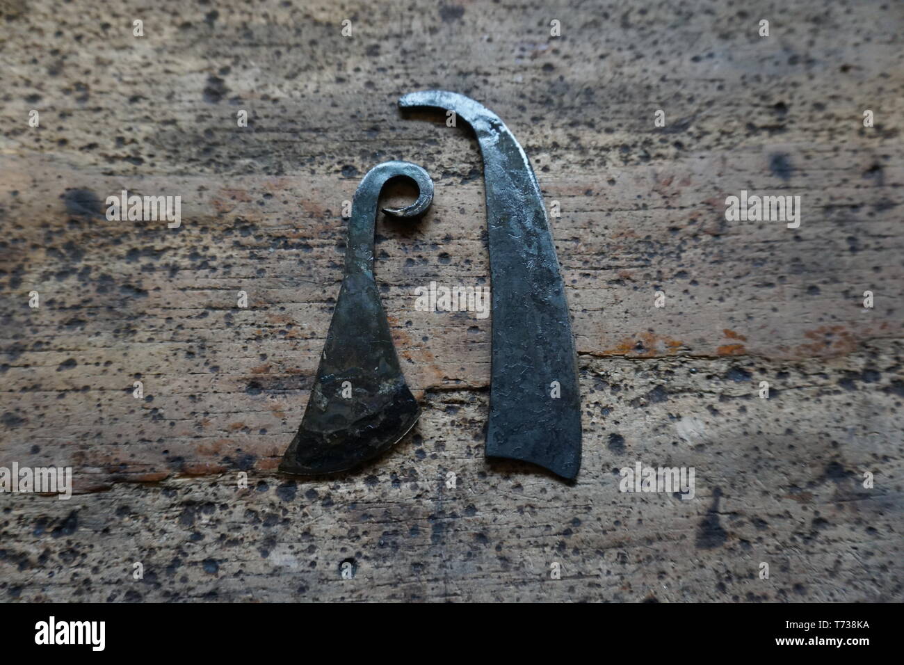 Roman Razor Soldiers at toilet hi-res stock photography and images - Alamy