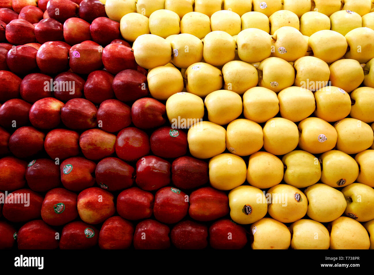 Whole Food Marked is profiling its business on organic produce. Organic Apples on display in a store on Manhattan Stock Photo