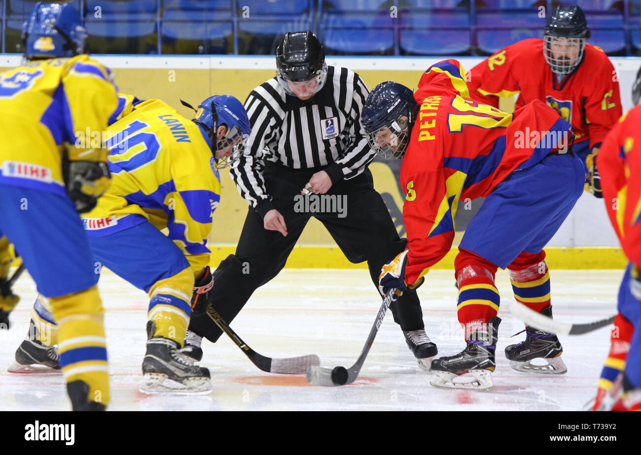 KYIV, UKRAINE - APRIL 20, 2018: Referee face-off the rink during the IIHF 2018 Ice Hockey U18 World Championship Div 1B game Ukraine v Romania at Pala Stock Photo