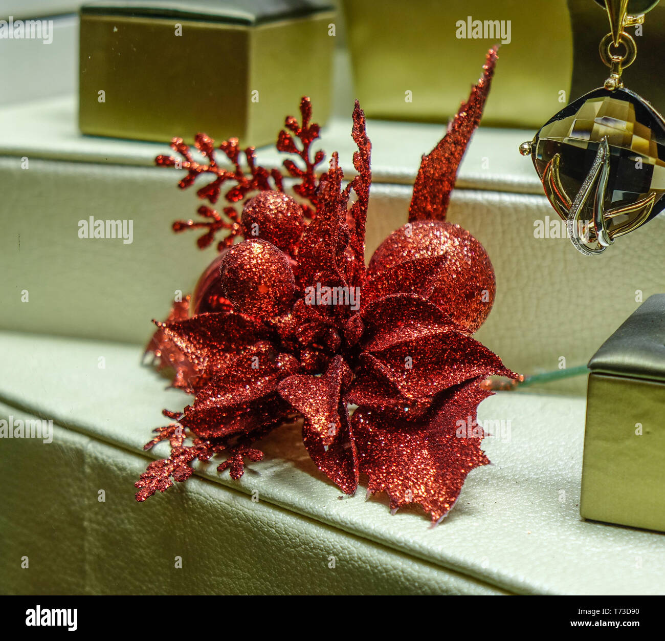 Christmas decorations at the gold shop in Dubai, UAE Stock Photo Alamy