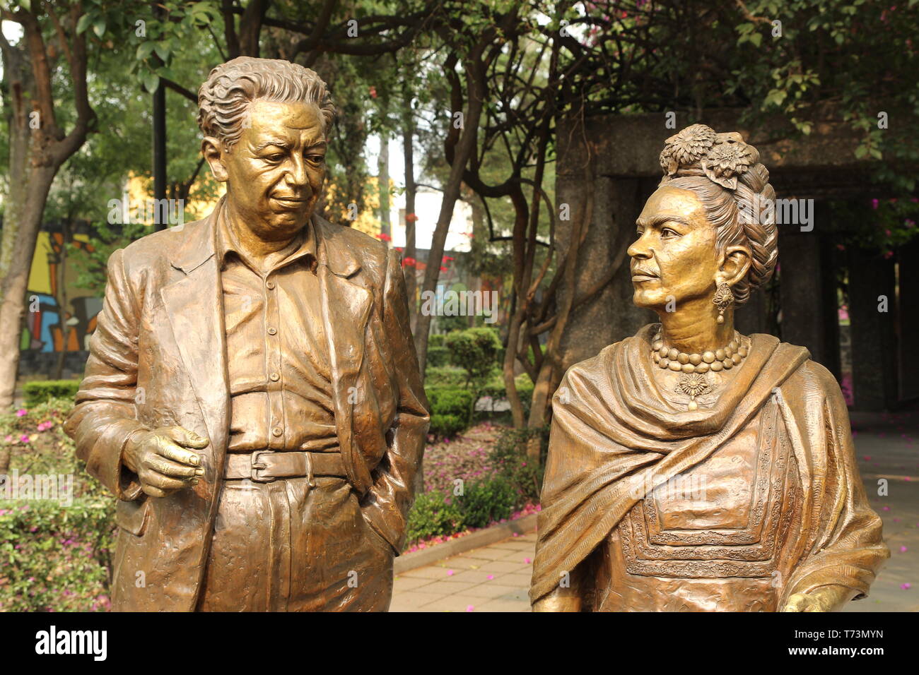 Frida Kahlo and Diego Rivera statues in Coyoacan borough, Mexico city Stock  Photo - Alamy