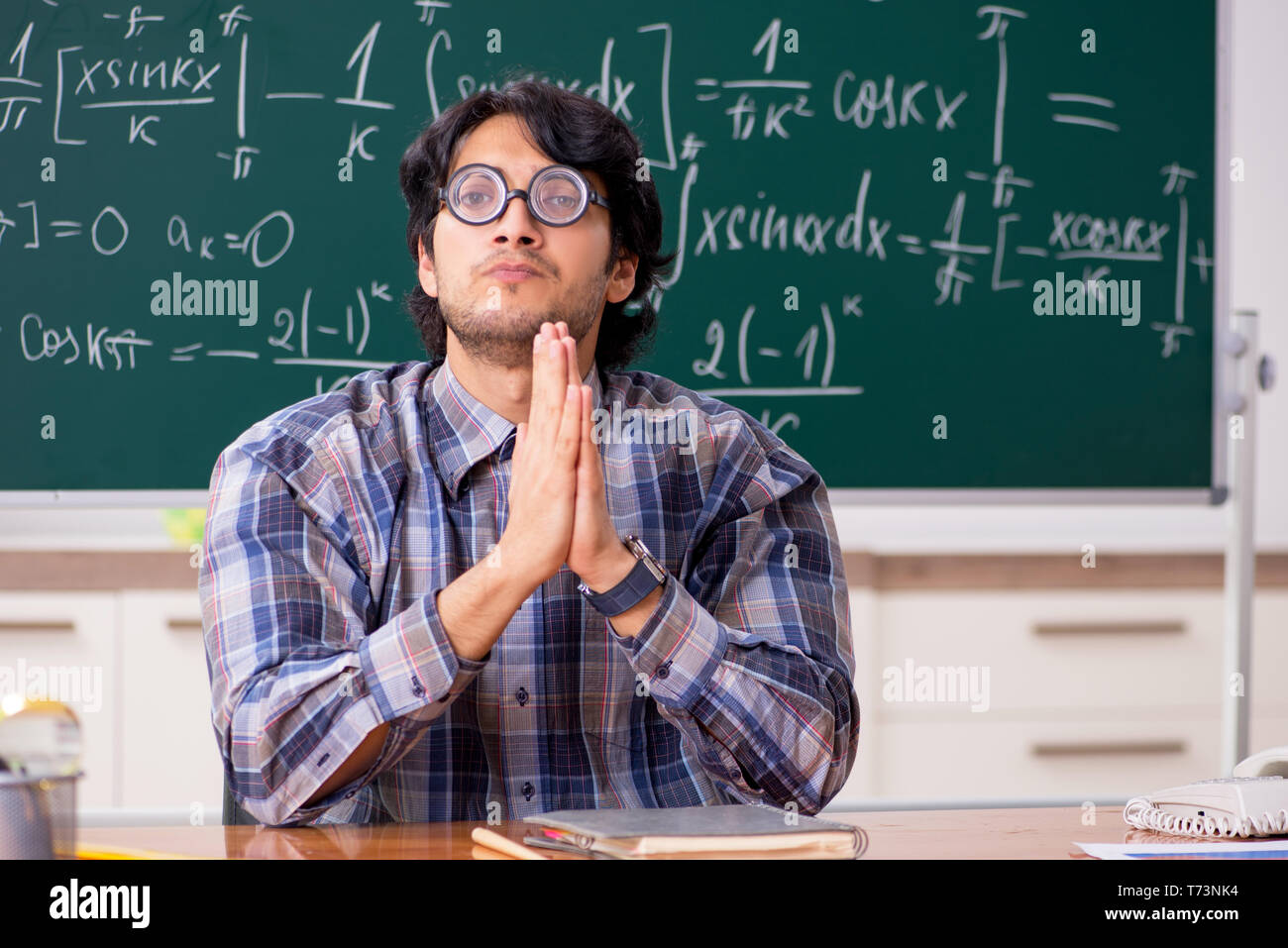 Talent teacher. Парень математик арь. Преподаватель математики,мужчина в школе 846. 5 Класс учитель математики мужчина переспать.