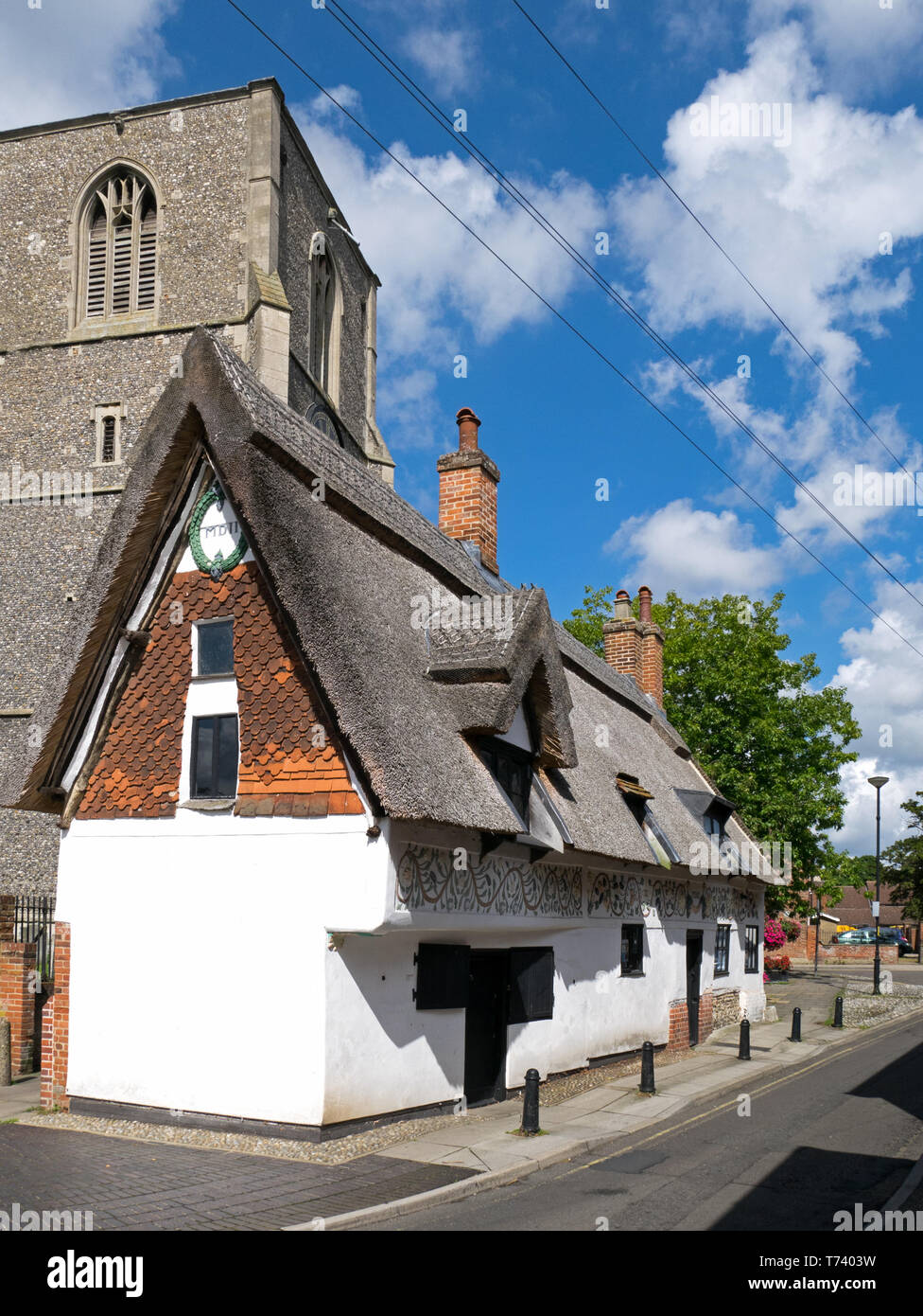 Bishop Bonner's Cottage, a pargetted thatched cottage built in 1502, next to the Norman Parish Church, in Dereham, Norfolk, England, UK Stock Photo