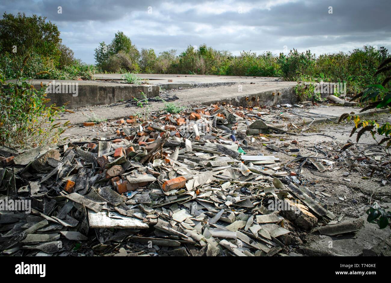 Asbestos waste hires stock photography and images Alamy