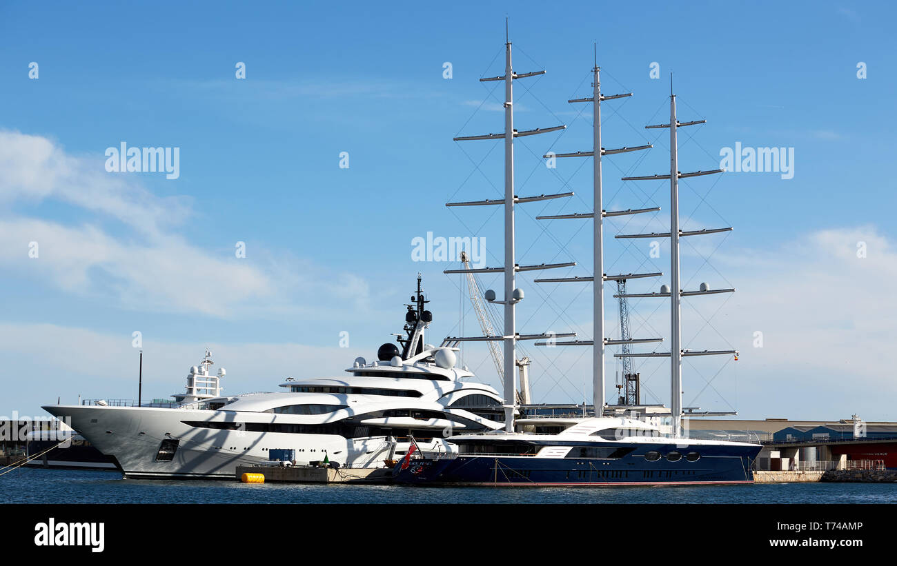 Tarragona Spain April 6 2019 Luxury Yacht Black Pearl Parked At The Sea Port Stock Photo Alamy