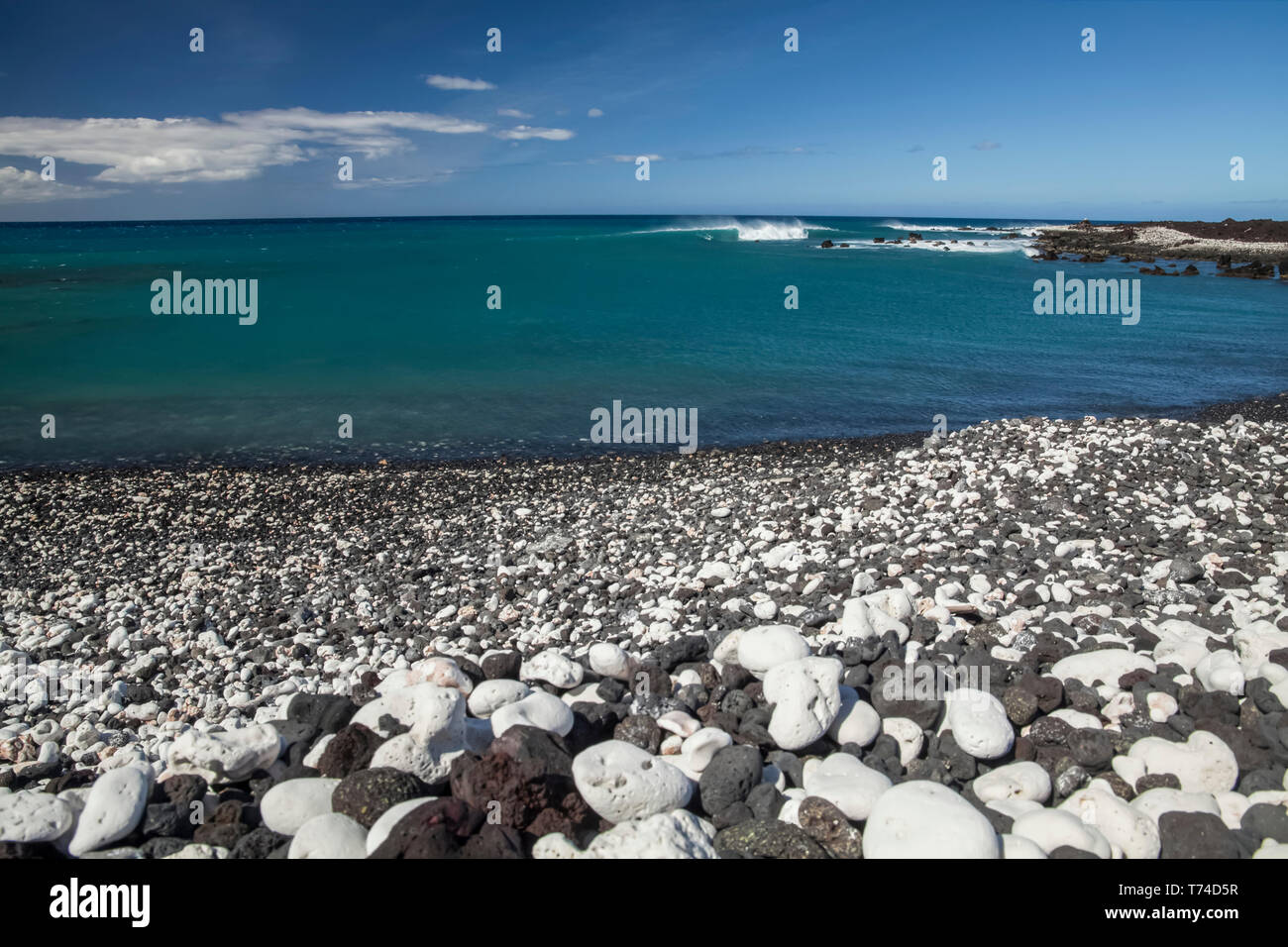 Lava rock beach hi-res stock photography and images - Alamy