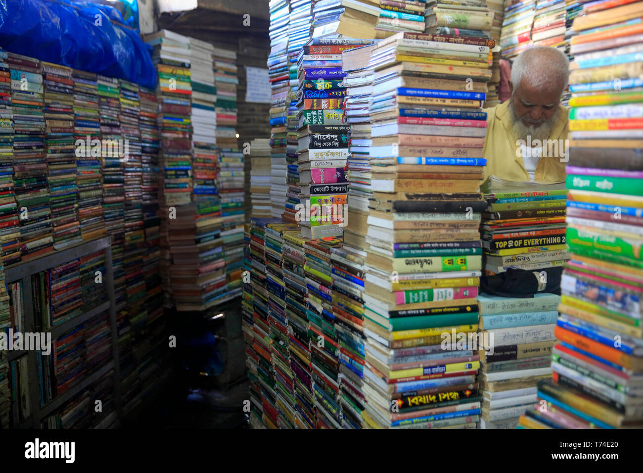 Secondhand bookstall at Nilkhet Book MArket. Dhaka, Bangladesh Stock