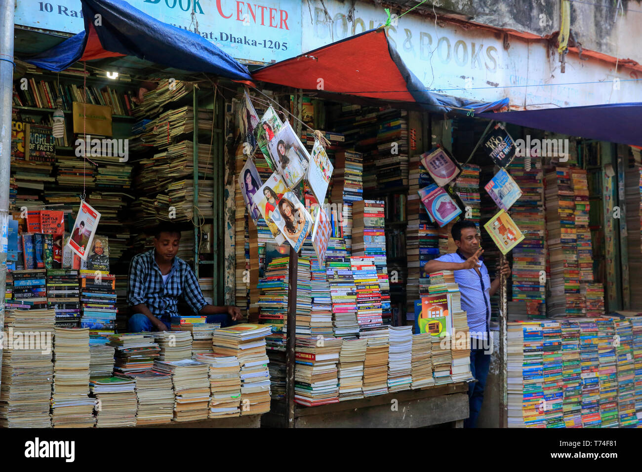 Magazine display shop hires stock photography and images Alamy