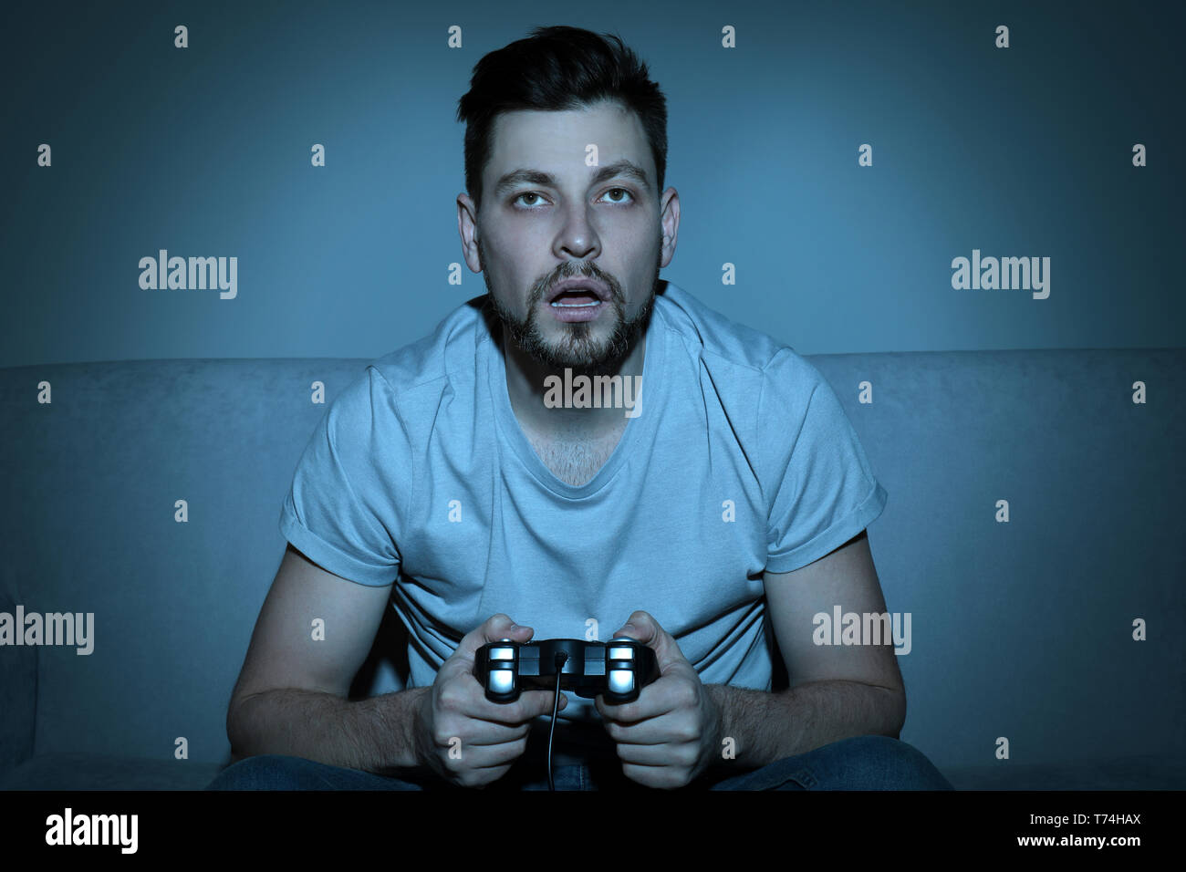 Failing Gamer Cyber gamer fail online tournament hi-res stock photography and images ...