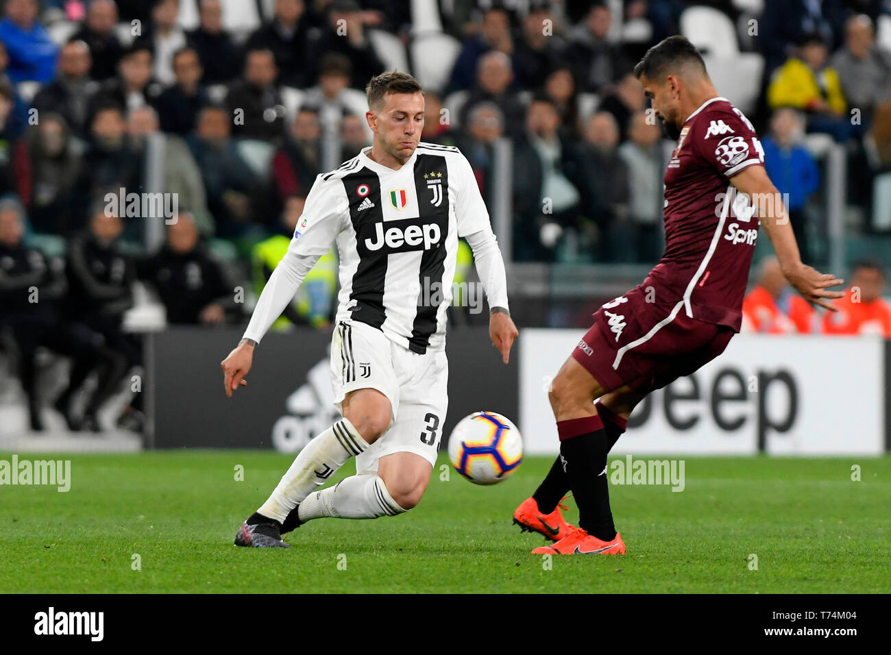 Tomas Rincon (Torino FC) during Torino FC vs Juventus FC, Italian football  Serie A match, Turin, Italy, 03 Apr - Photo .LiveMedia/Claudio Benedetto  Stock Photo - Alamy