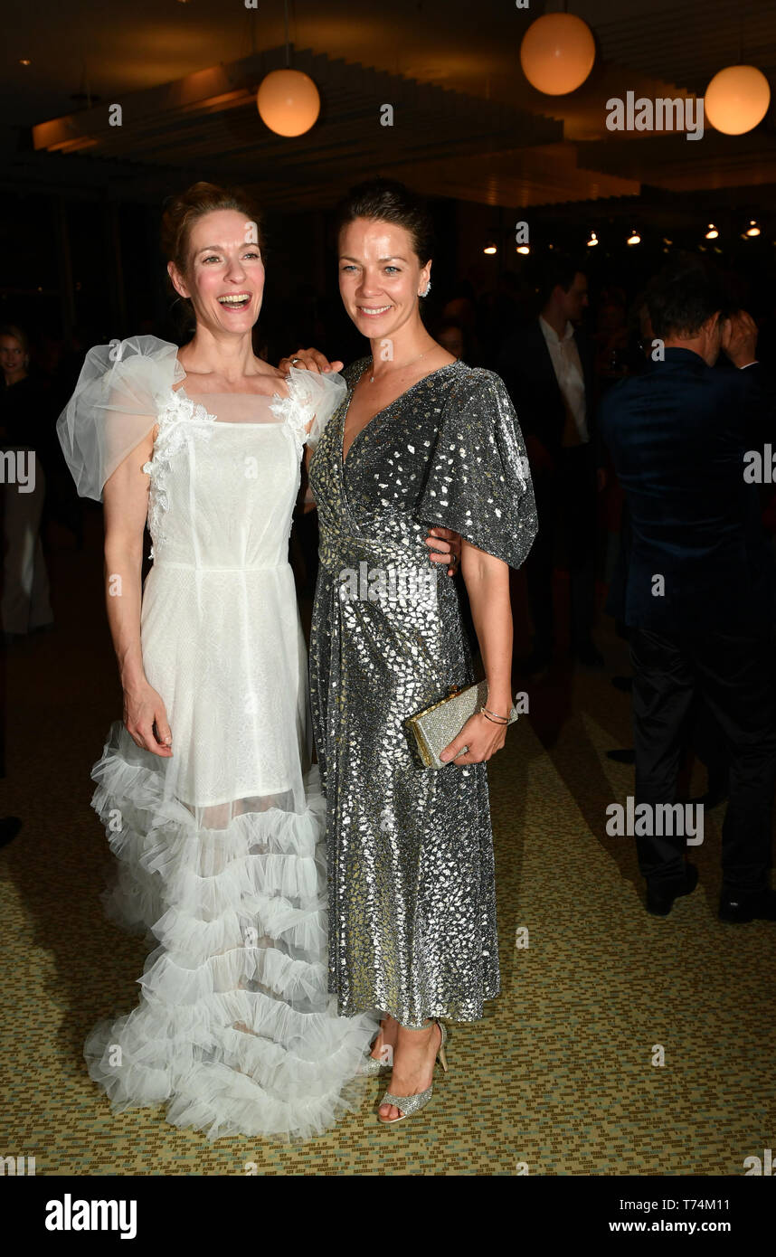 Berlin, Germany. 03rd May, 2019. The actresses Lisa Martinek (l) and