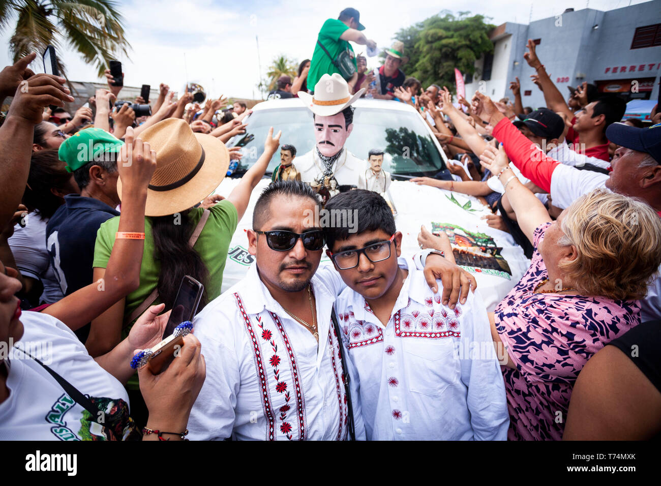 Culiacan, Mexico. 03rd May, 2019. Men are standing in front of a car with busts of Jesus Malverde, who in Mexico is considered the saint of drug bosses. On the occasion of his 110th anniversary of death on 03.05.2019 numerous faithful gathered in his native town in the federal state of Sinaloa. Malverde, who is not recognized as a saint by the Catholic Church, is said to have been a highwayman during his lifetime. Many Mexicans worship him as a kind of Robin Hood. According to oral tradition, he robbed the rich families in the Sinaloa region and then distributed the booty among the poor. Credi Stock Photo