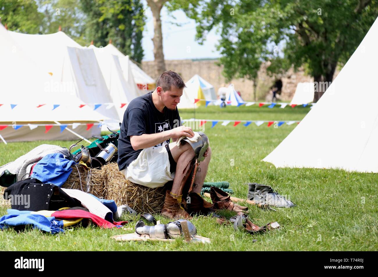 Smederevo. 2nd May, 2019. A competitor cleans his armor after a fight at the opening day of the 10th World National HMB (Historic Medieval Battle) Championship in Smederevo, Serbia on May 2, 2019. Fighters from 40 countries gathered in the Serbian city of Smederevo for an unusual international tournament that recreates historic battle techniques-the World National HMB Championship. The Chinese team is made up of 27 members, and it is China's third appearance at the event. Credit: Shi Zhongyu/Xinhua/Alamy Live News Stock Photo