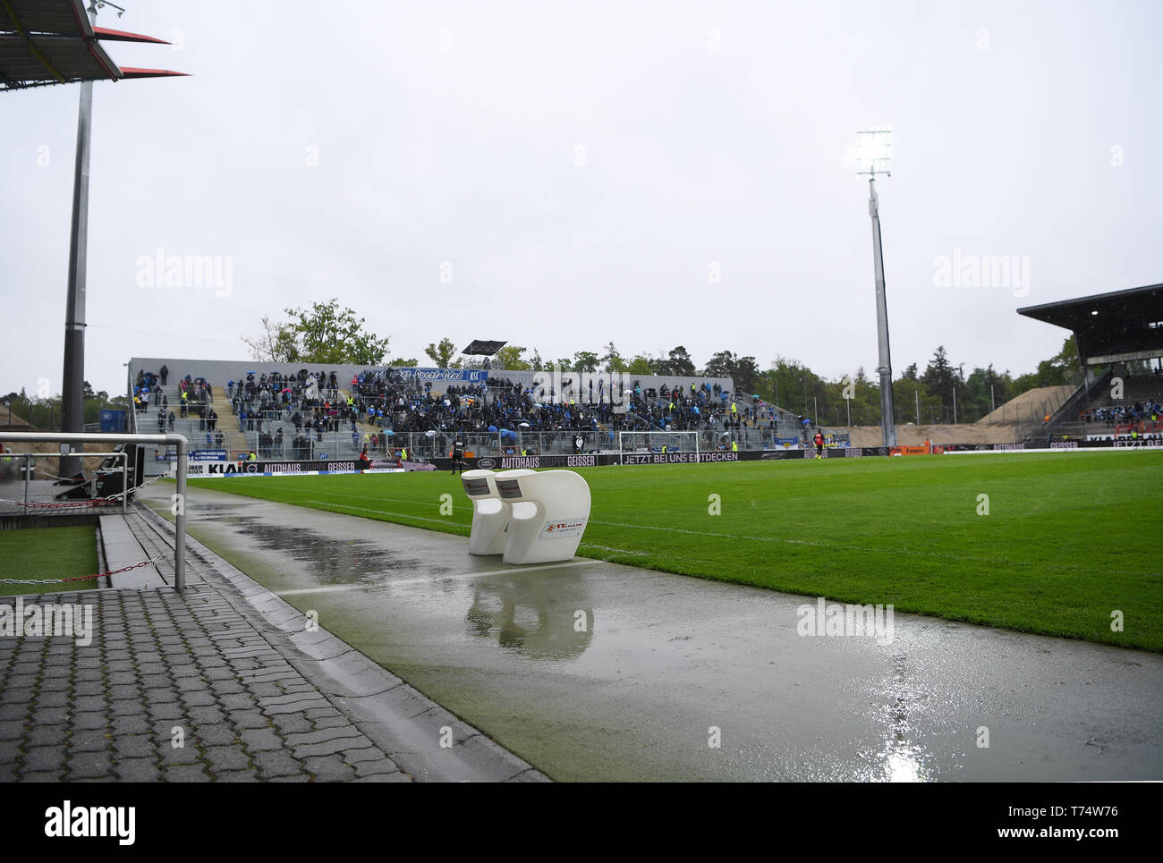 Karlsruhe, Deutschland. 04th May, 2019. Overview, overview, bad weather in the Wildparkstadion with provisional tribunes without a roof. GES/Soccer/3rd league: Karlsruher SC - SG Sonnenhof Grossaspach, May 4, 1919 - Football/Soccer 3rd Division: Karlsruher SC vs SG Sonnenhof Grossaspach, Karlsruhe, May 04, 2019 - | usage worldwide Credit: dpa/Alamy Live News Stock Photo
