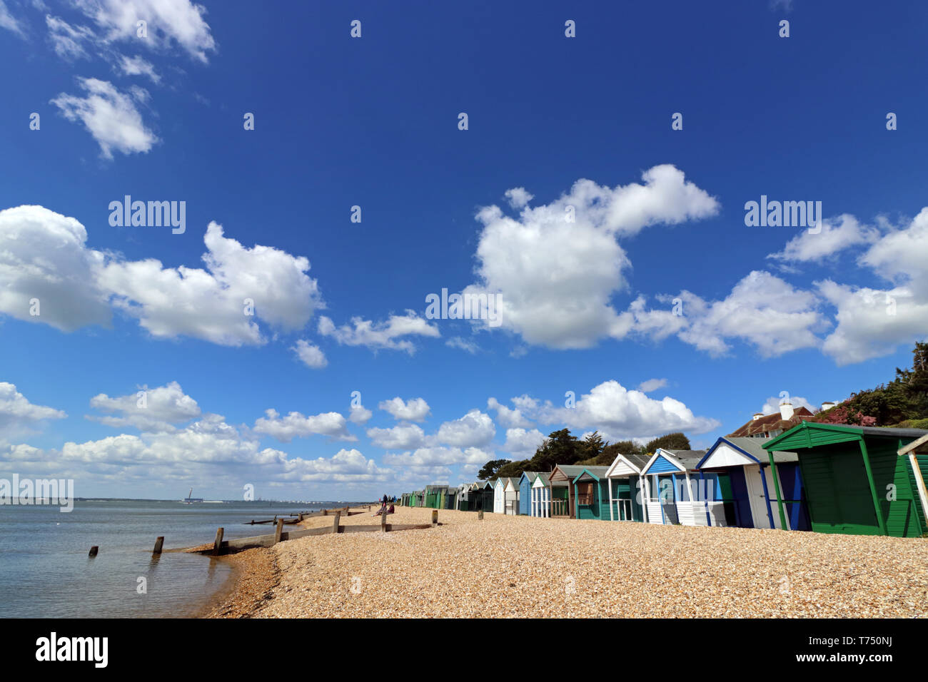 LeeonSolent, Hampshire, UK. 4th May, 2019. Fluffy clouds in a bright