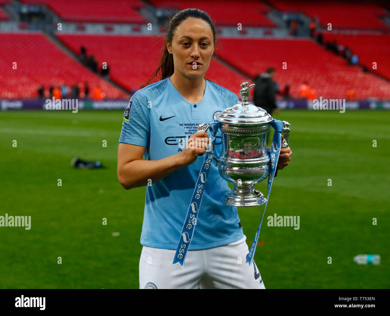 Coventry, UK. 20 April, 2019 Abbie McManus of Manchester City WFC with Trophy during 2019 Heineken Champions Cup semi-final match between Saracens and Munster Rugby at Ricoh Arena, Coventry on 20/04/2019.  Credit Action Foto Sport Stock Photo